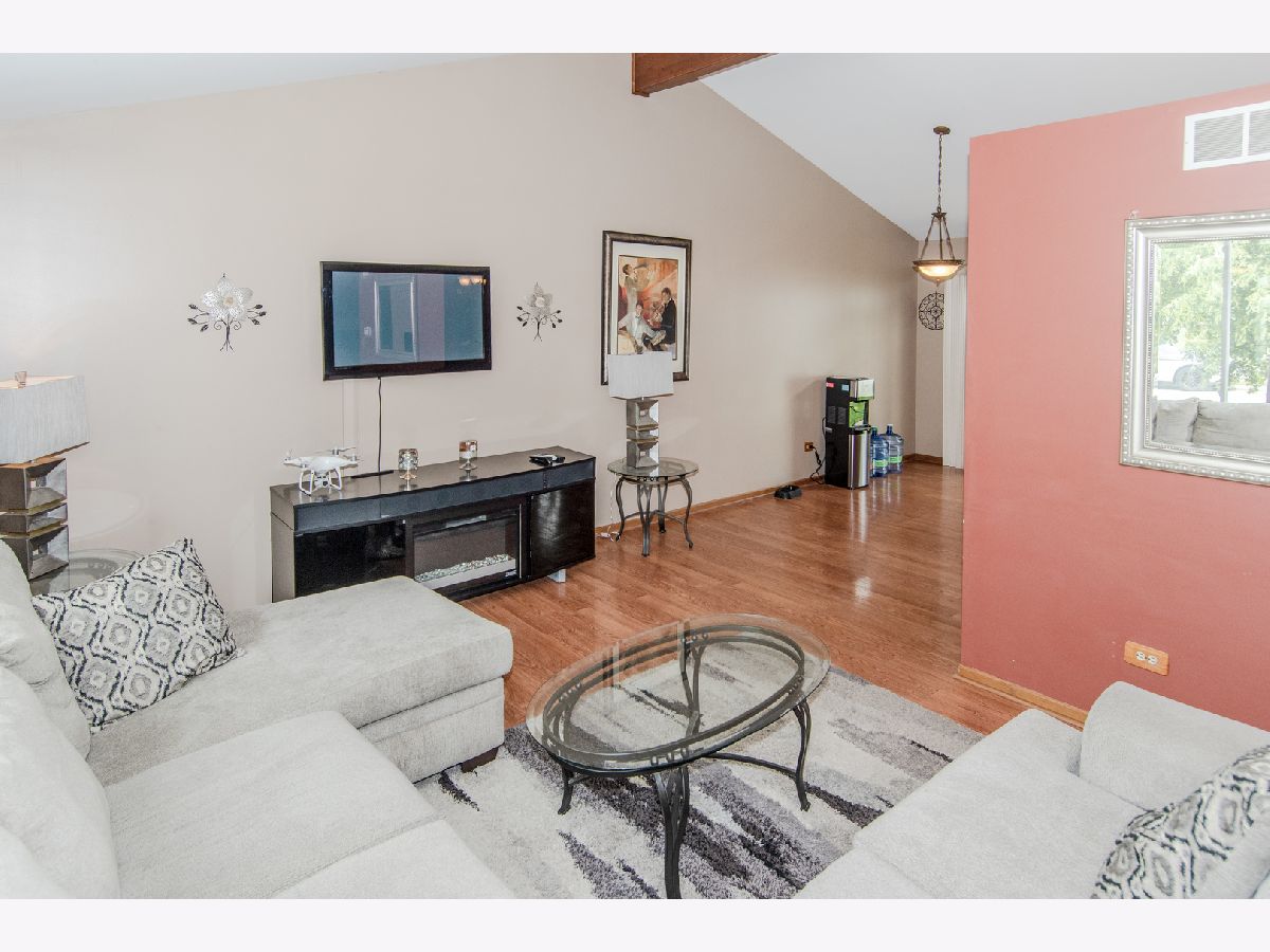 Townhomes & Homes Sold Crest Estates Crest Hill Illinois, 2404 Waterford