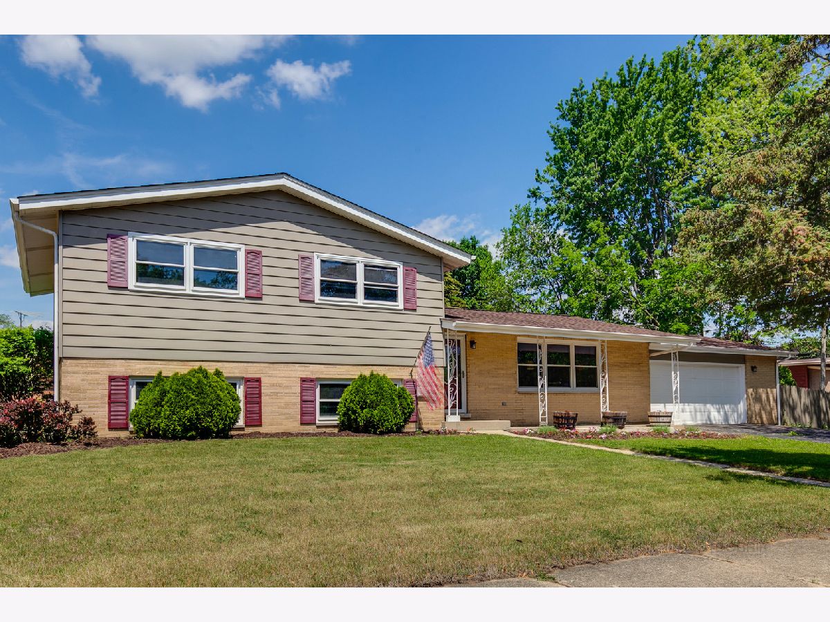 Homes Sold Buckley Hills Waukegan Illinois, 2110 Alta Vista