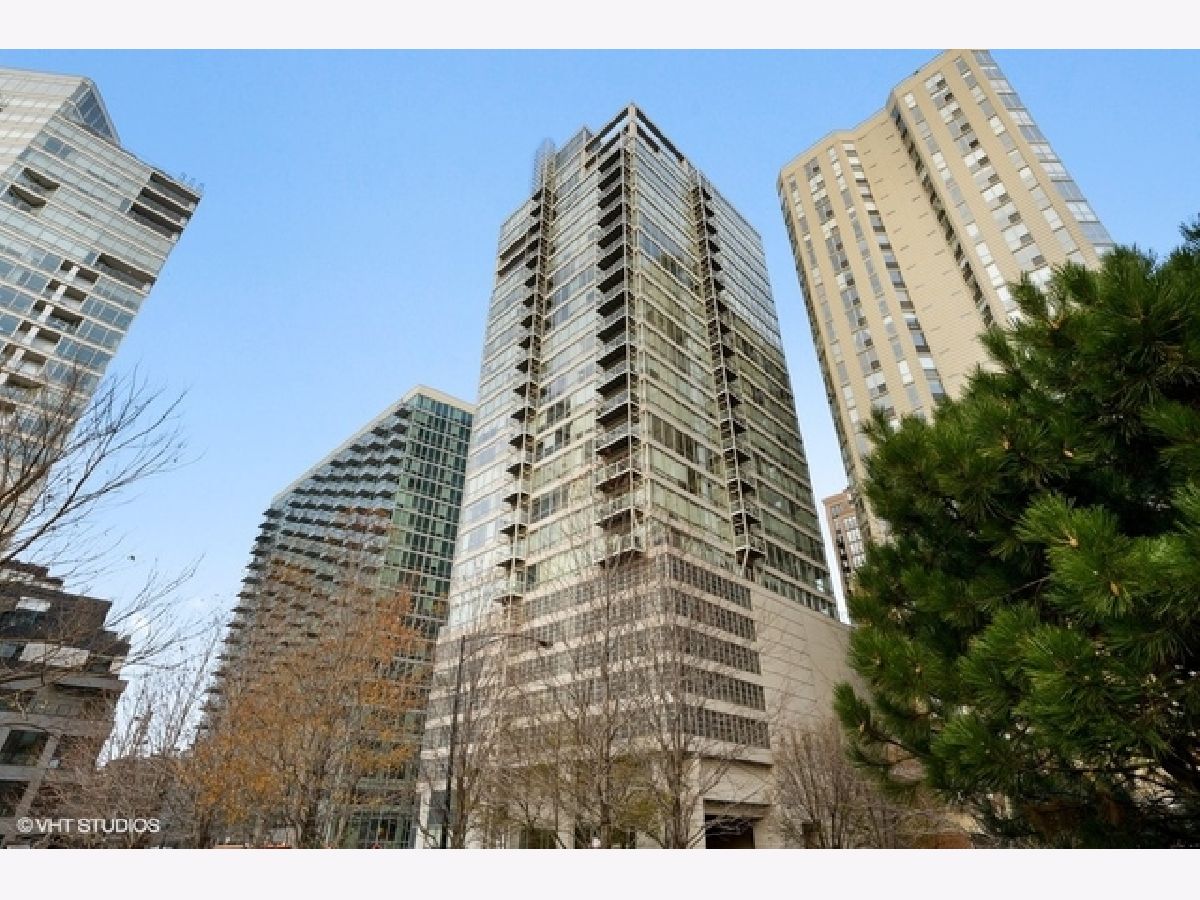 Condominiums Rented Kingsbury On The Park Chicago Illinois, 653 Kingsbury