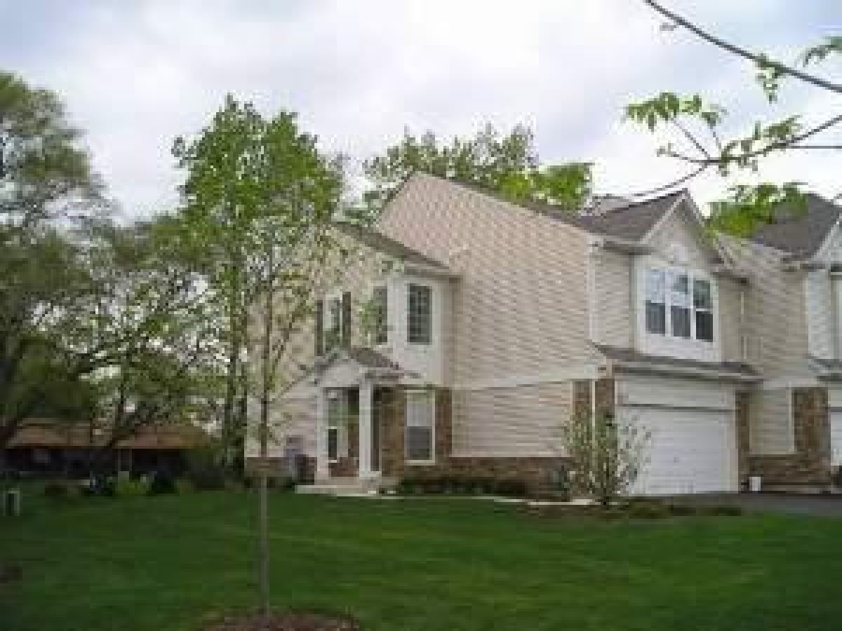 Townhomes Rented Lakeside Pointe Crystal Lake Illinois, 784 Pointe