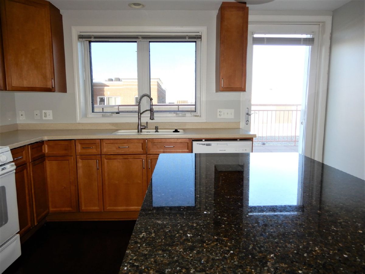 Condominiums Rented The Waterford Of Des Plaines Des Plaines Illinois, 799 Graceland