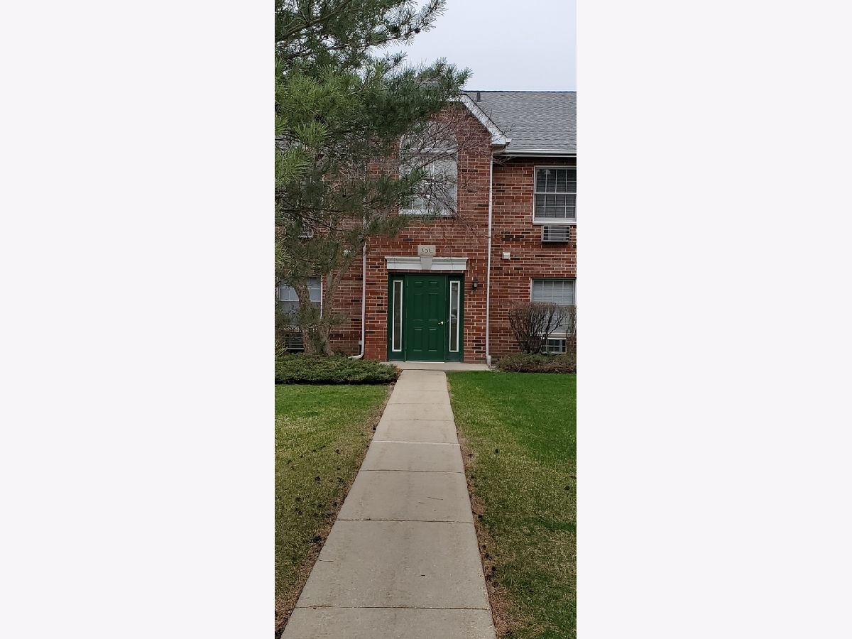 Condominiums Rented Country Club Manor Woodstock Illinois, 350 Leah