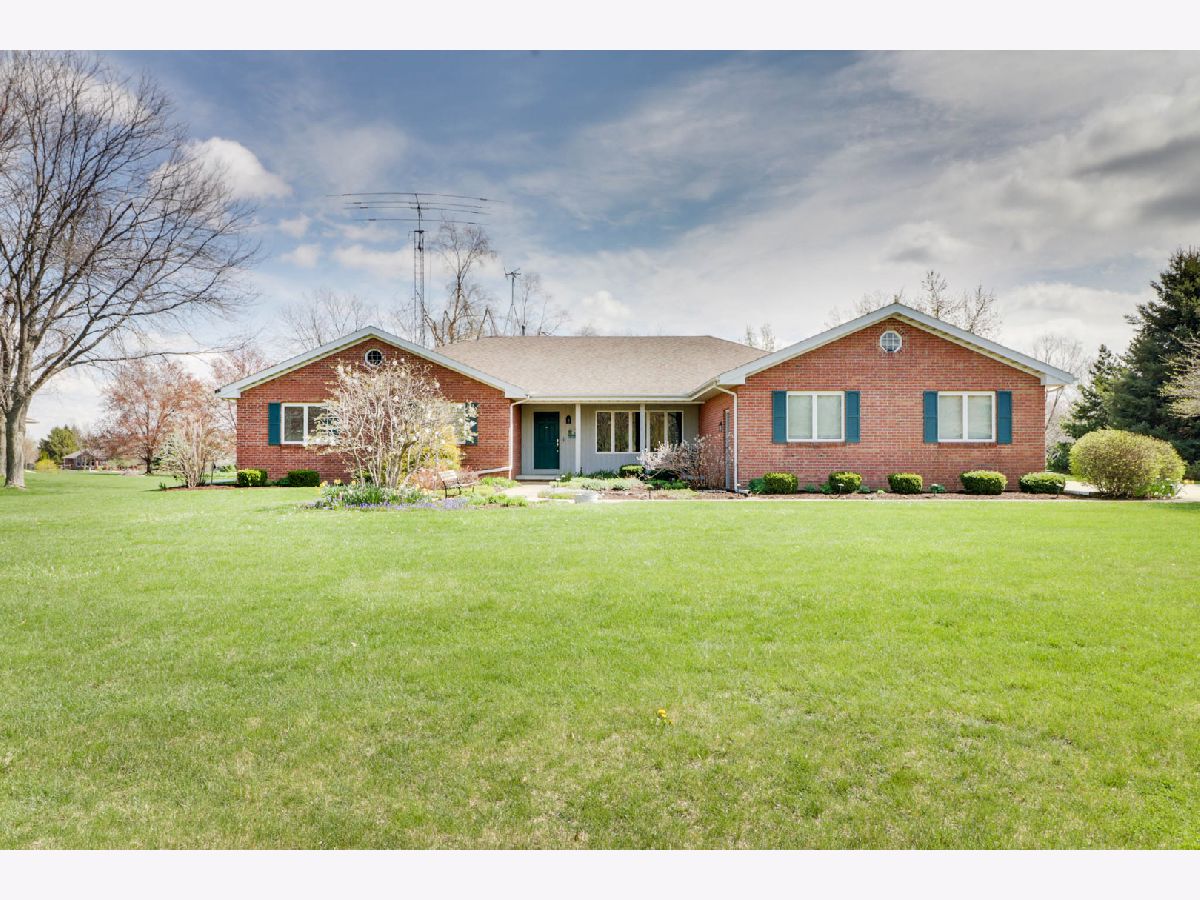 Homes & Condos & Townhomes Sold Charterwood Bloomington Illinois, 9781 Old Sawmill