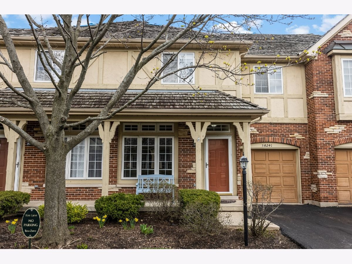 Townhomes Sold Pickwick Commons Gurnee Illinois, 34241 Homestead