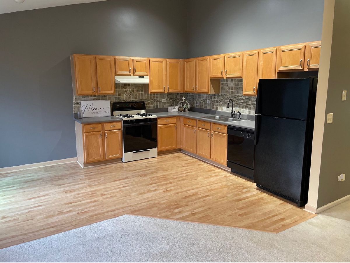 Townhomes & Condos & Homes Rented Mcconnell Hills Woodstock Illinois, 1523 Golden Oak
