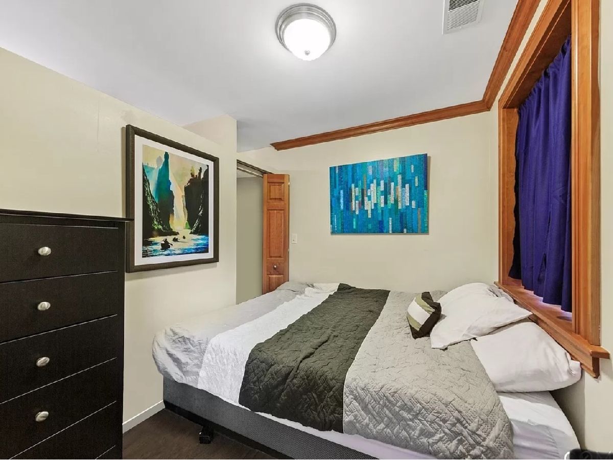 Condominiums Sold Barry By The Lake Chicago Illinois, 512 Barry