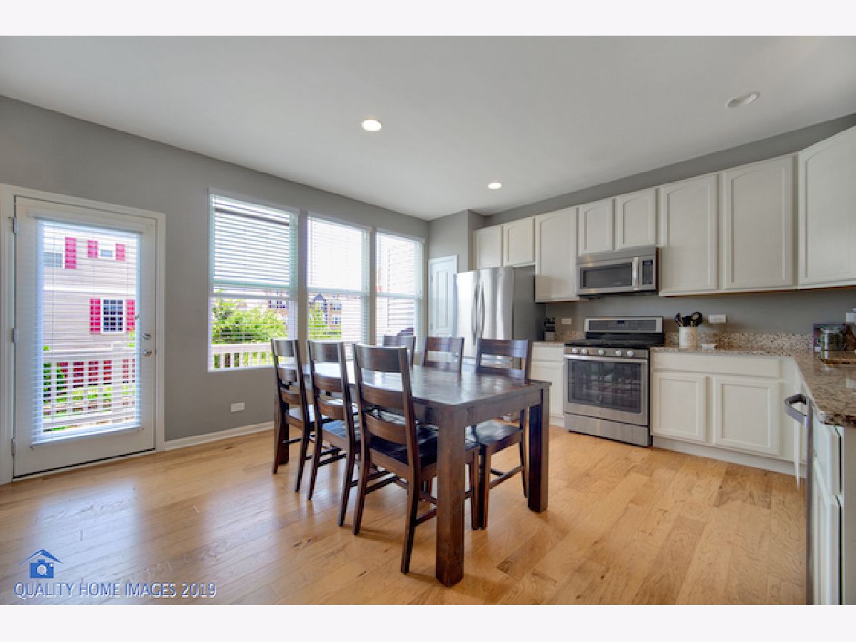 Townhomes & Homes Rented Regency At The Glen Glenview Illinois, 3185 Coral