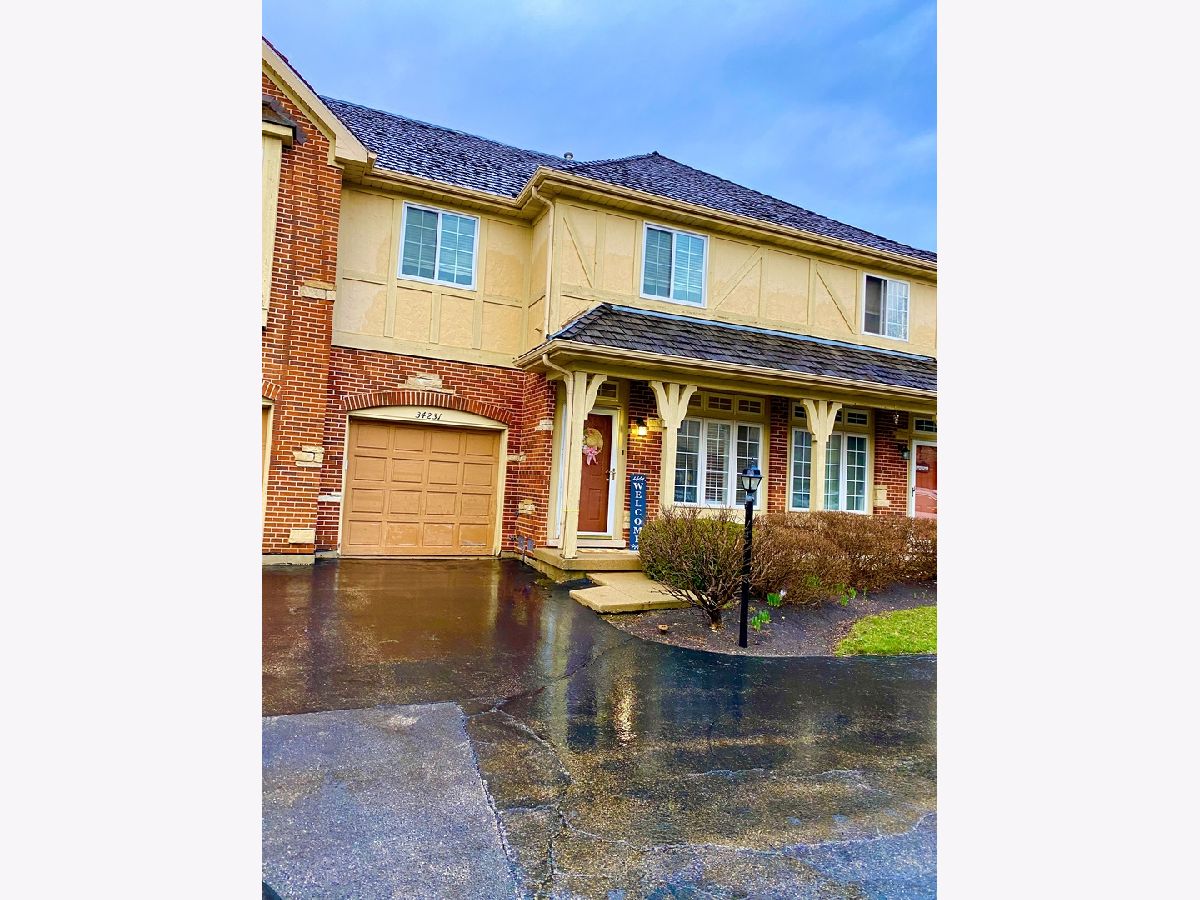 Townhomes Sold Pickwick Commons Gurnee Illinois, 34231 Homestead