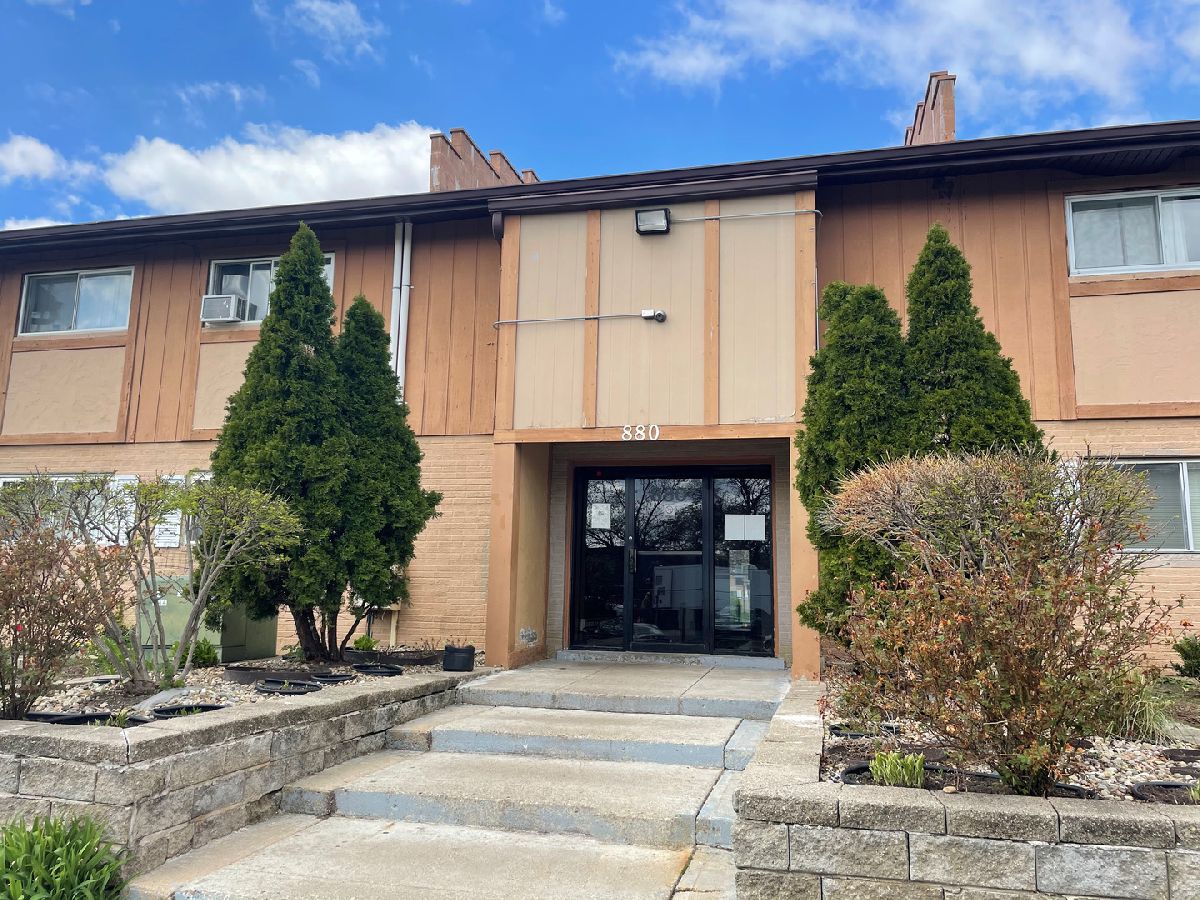 Condominiums Rented Old Willow Falls Prospect Heights Illinois, 880 Old Willow