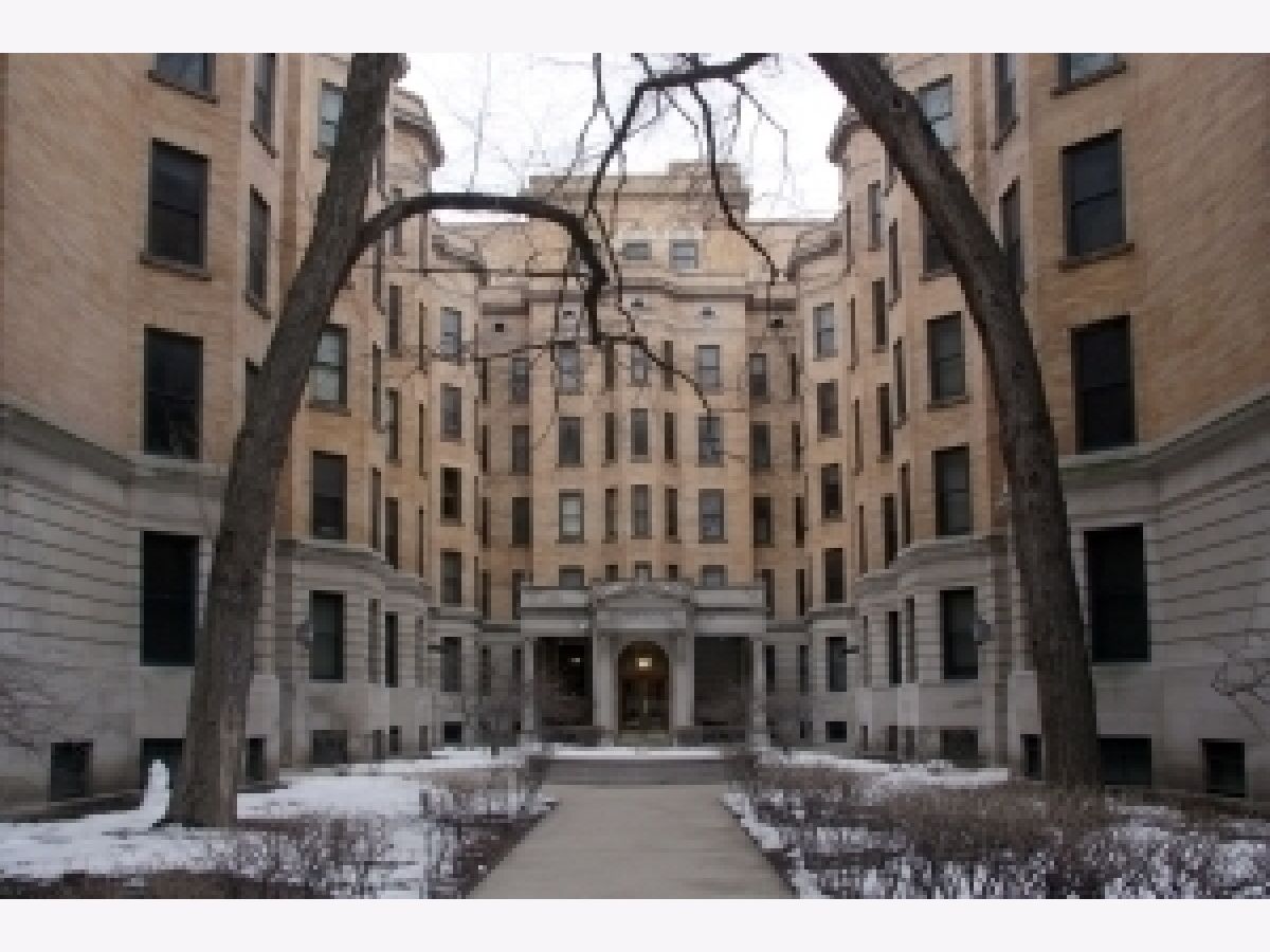 Condominiums Rented Commodore Chicago Illinois, 550 Surf