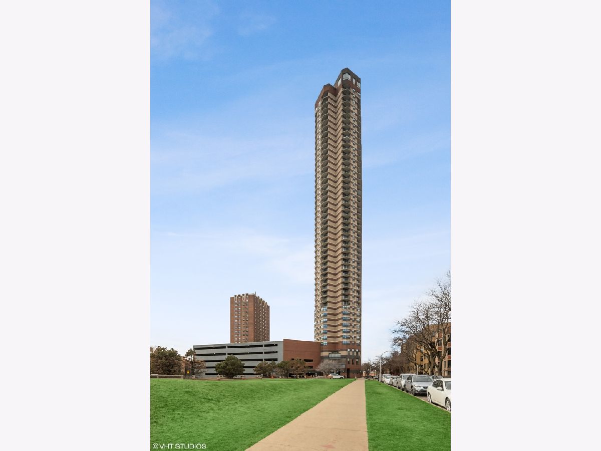 Condominiums Sold The New York Chicago Illinois, 3660 Lake Shore