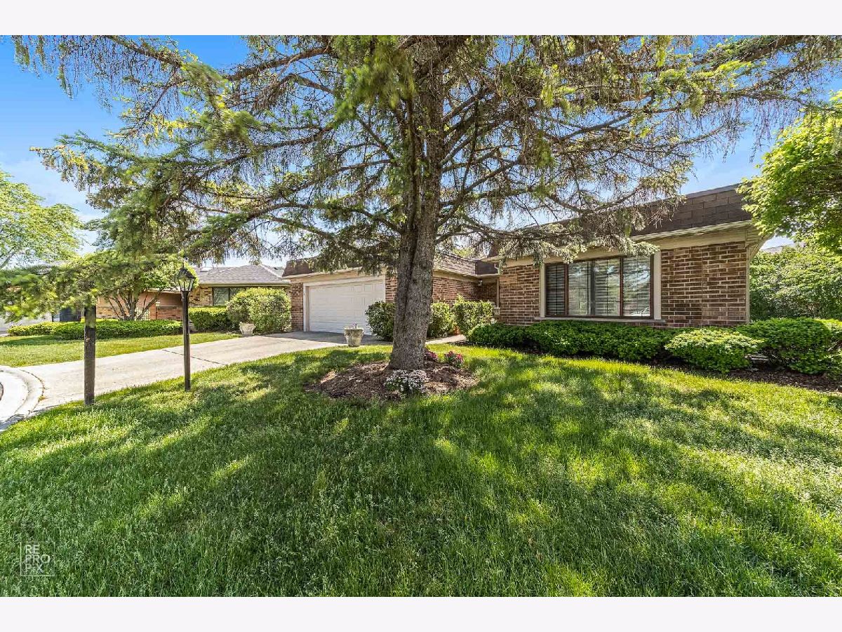 Homes Sold Villas West Northbrook Illinois, 2529 Burgundy