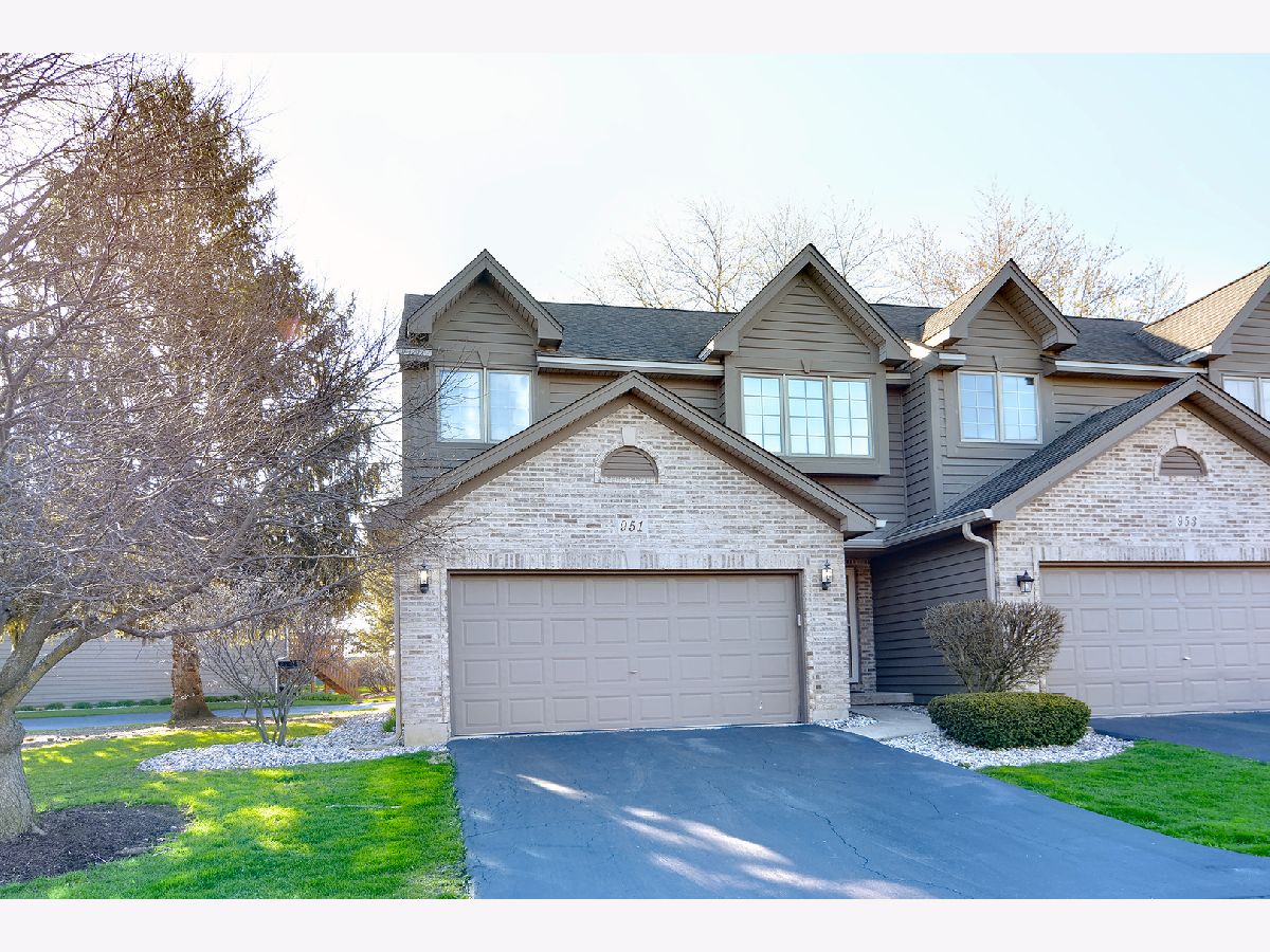 Townhomes Sold Pine Meadows Elgin Illinois, 951 Ascot