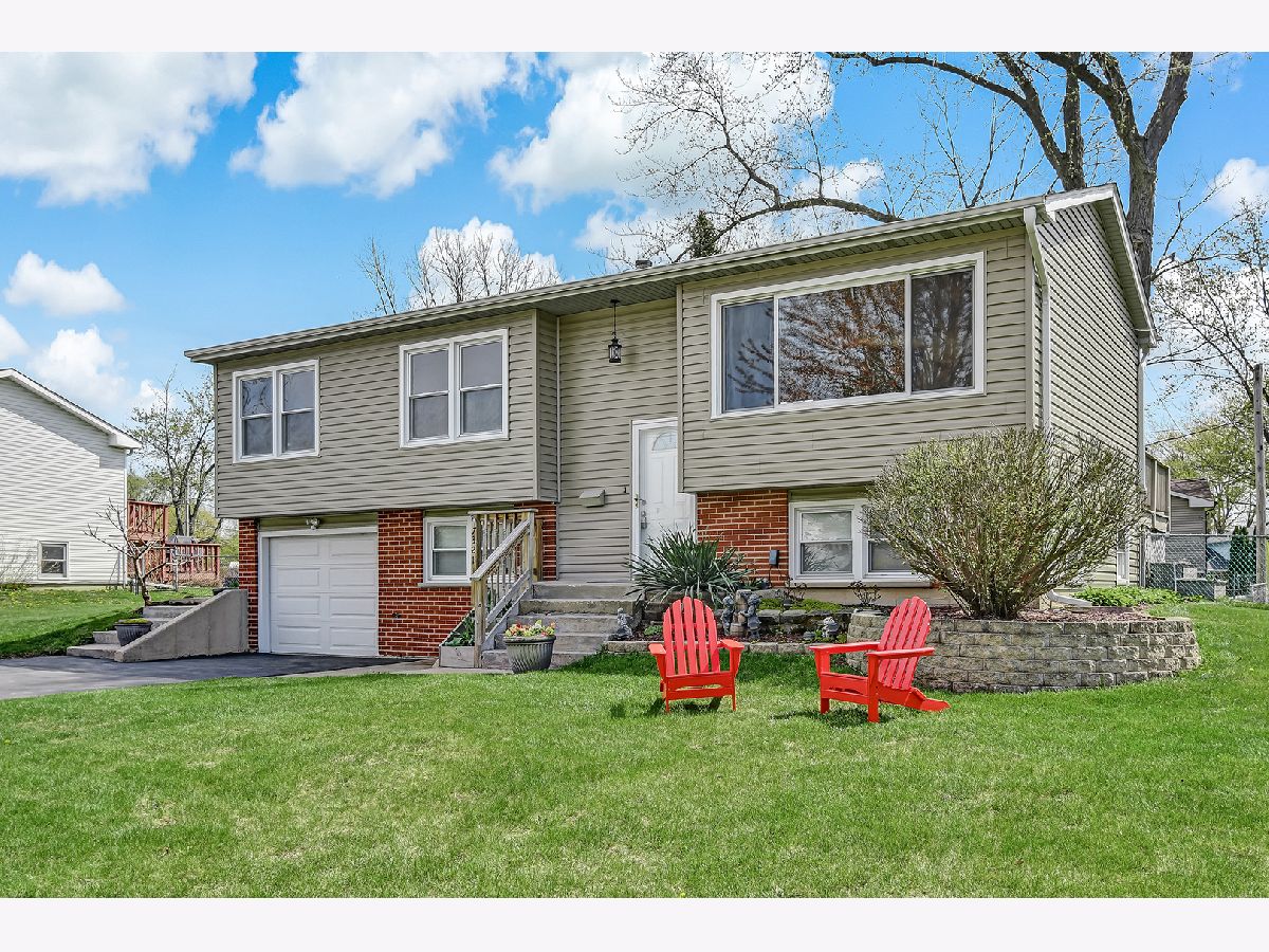 Homes Sold Highlands Woodridge Illinois, 7321 Larchwood