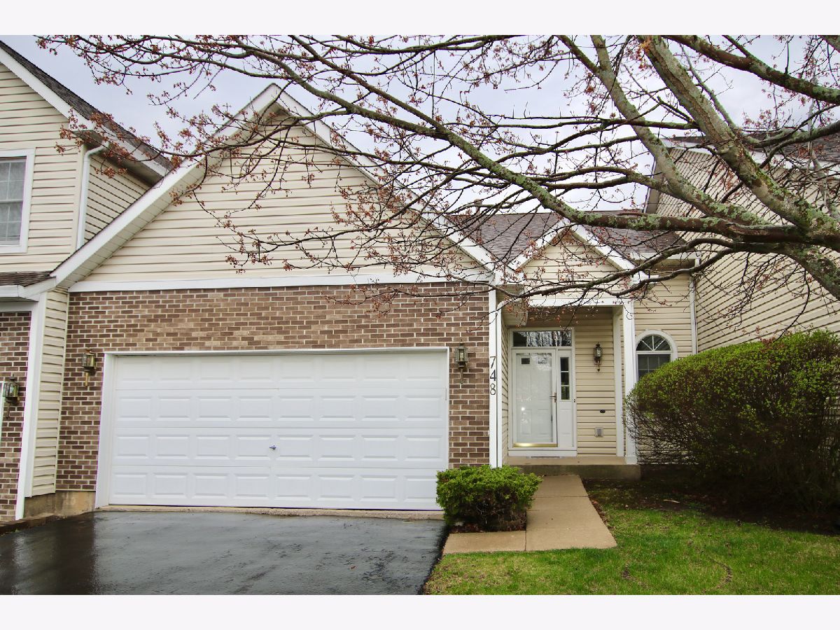 Townhomes Rented Highlands On The Park Woodstock Illinois, 748 Duvall