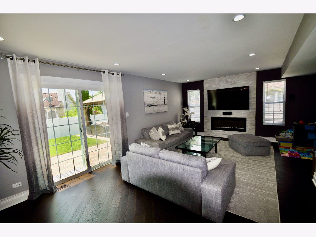 Homes Sold Little Creek Farm Streamwood Illinois, 5 Horseshoe