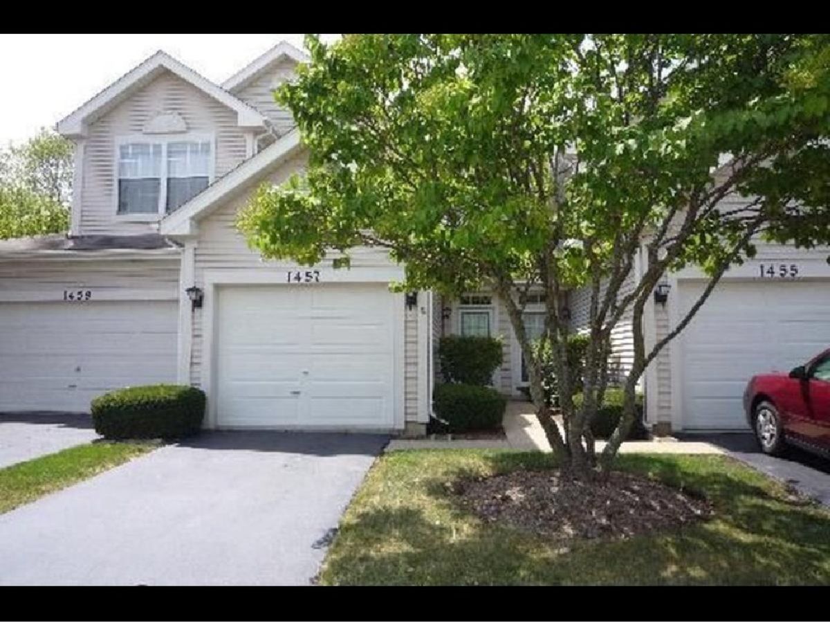 Townhomes & Condos Rented Tanglewood St Charles Illinois, 1457 Walnut Hill