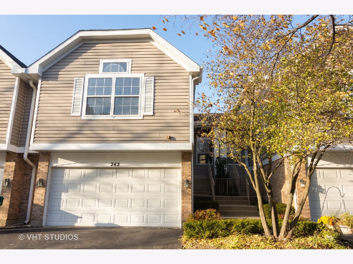 Townhomes Sold Equestrian Grove Wheeling Illinois, 242 Prairie View