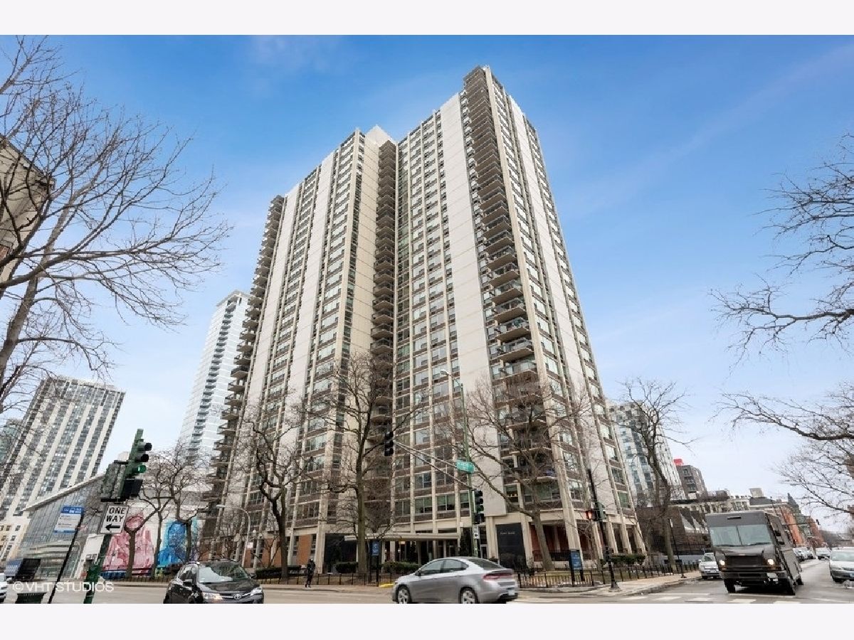 Condominiums Rented Eliot House Chicago Illinois, 1255 Sandburg
