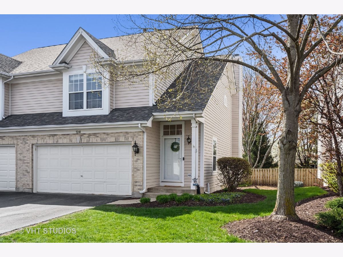 Townhomes Sold Newhaven Cary Illinois, 1241 Danbury
