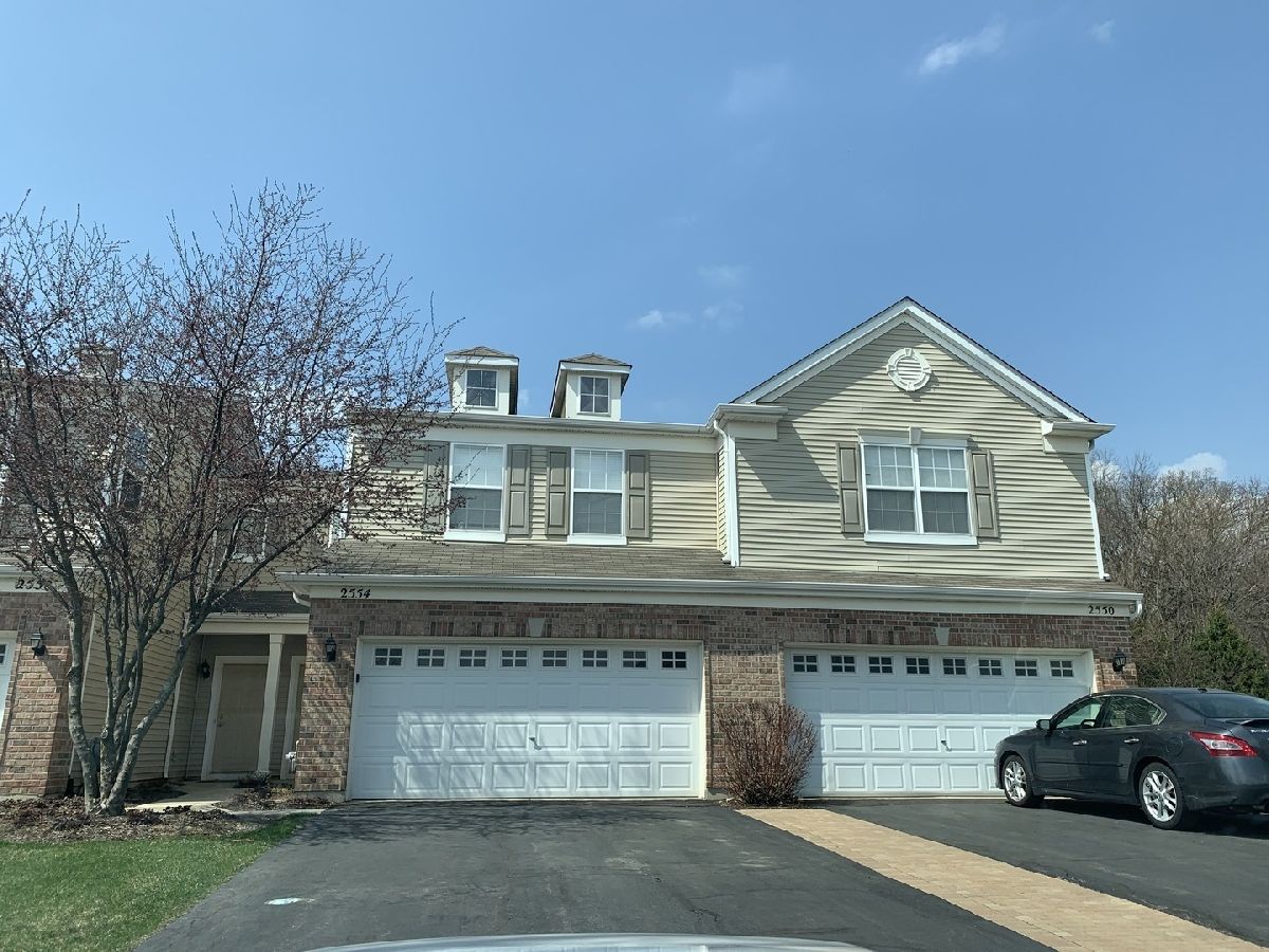 Townhomes & Homes Rented Evergreen Park Mchenry Illinois, 2554 Evergreen