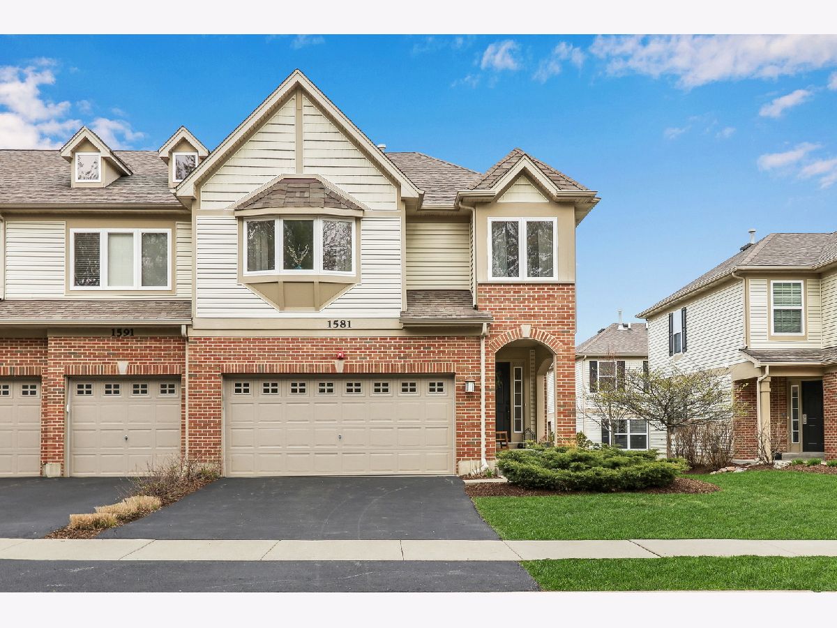 Townhomes Sold Hickory Woods Mundelein Illinois, 1581 Pauline