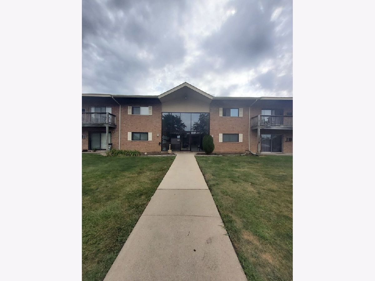 Condominiums Rented Brookdale At Darien Condominiums Darien Illinois, 7425 Brookdale