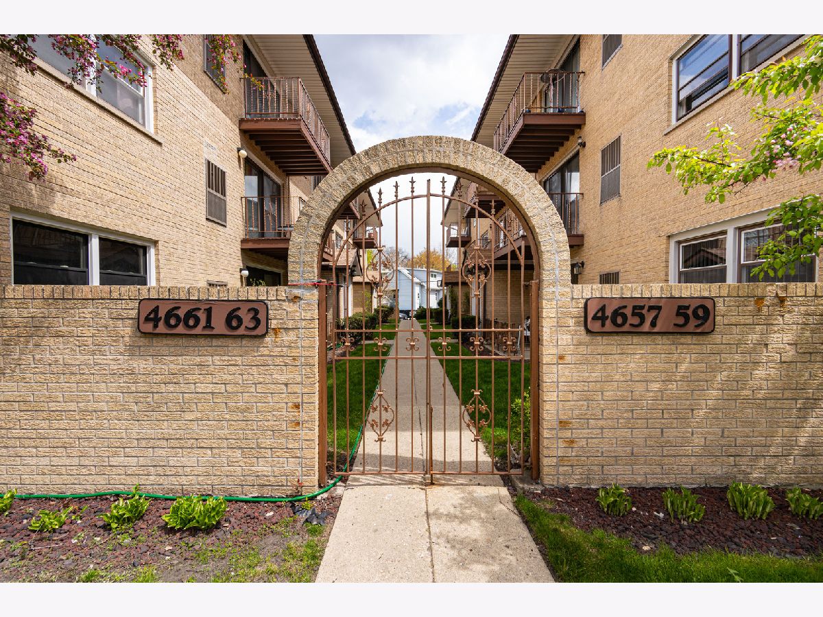Condos & Townhomes & Homes Sold Portage Park Condos Chicago Illinois, 4659 Milwaukee