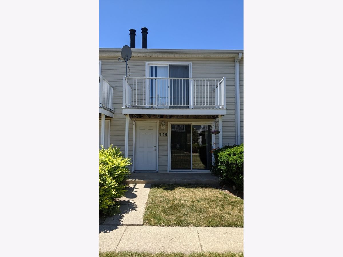 Townhomes & Condos Rented Meadow Green Round Lake Beach Illinois, 518 Meadow Green