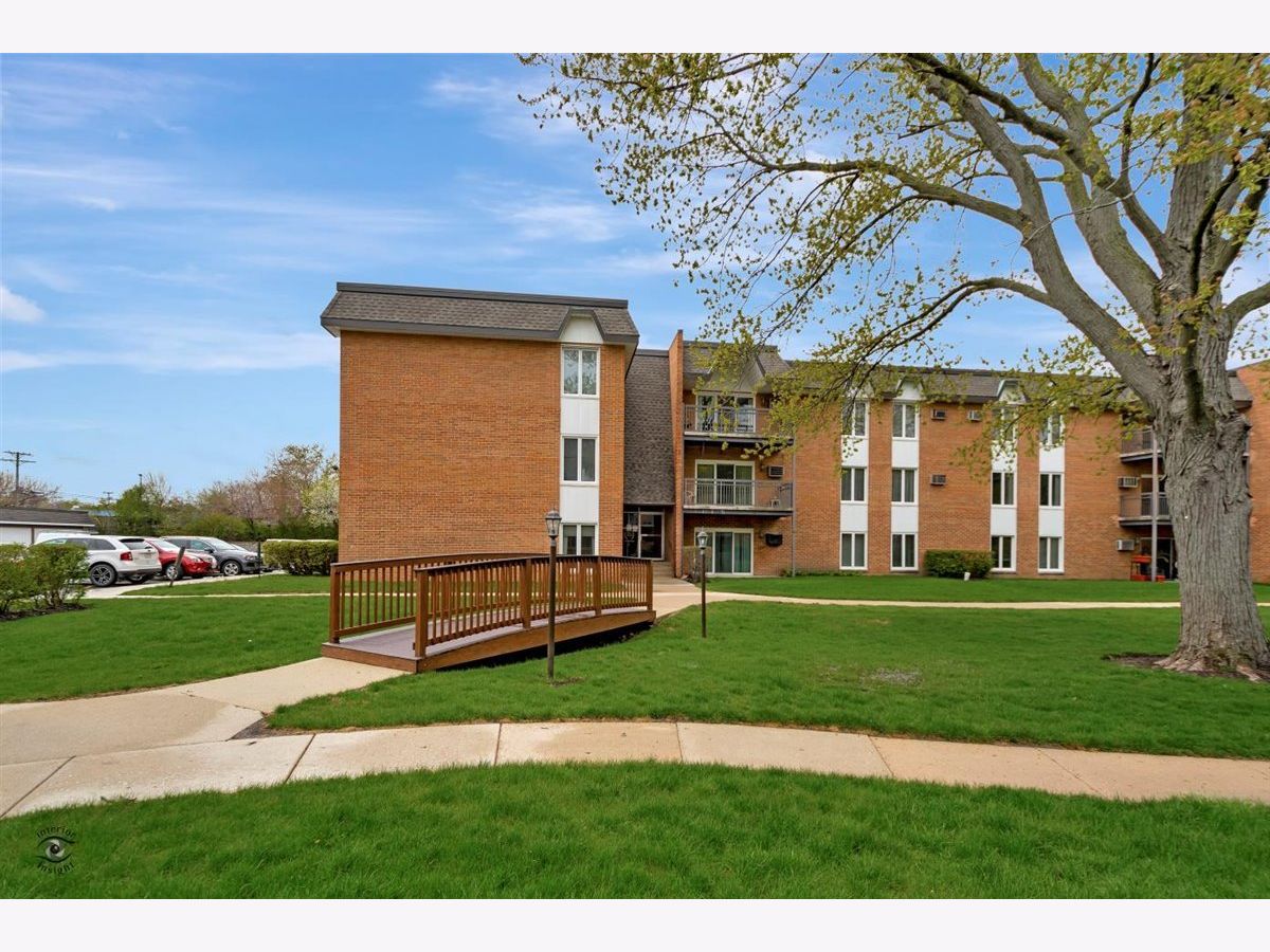 4250 Saratoga Avenue, Downers Grove, Illinois 60515 MLS 11063850