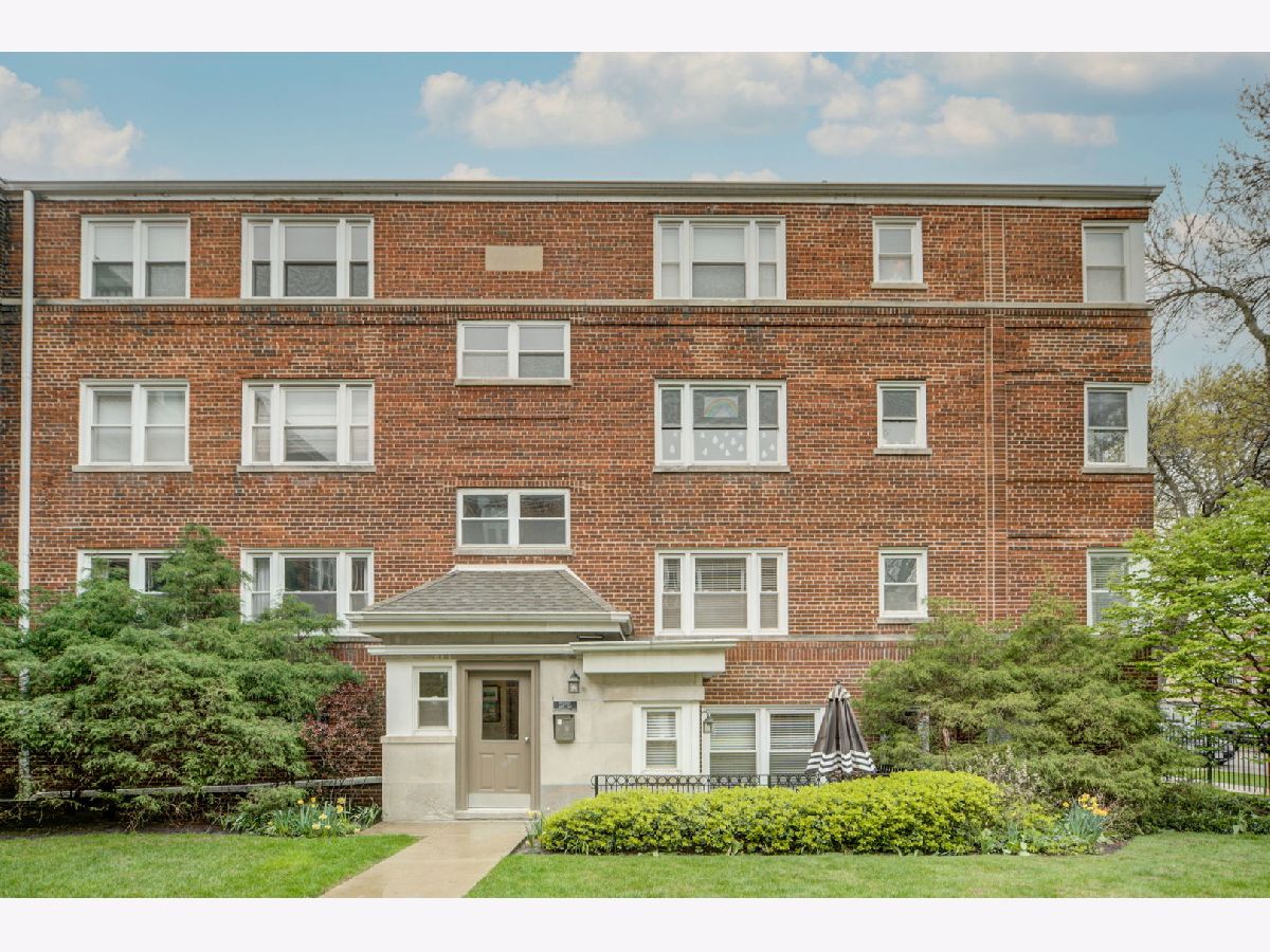 Condos & Townhomes Sold Summerdale Court Chicago Illinois, 2929 Summerdale