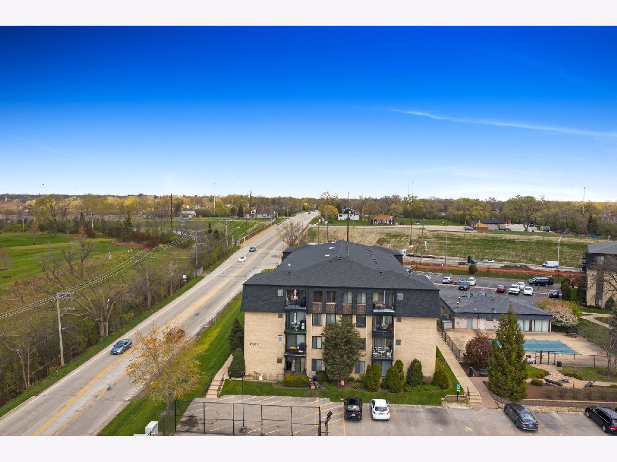 Condominiums & Homes Sold Edgewood Valley Countryside Illinois, 7301 Willow Springs