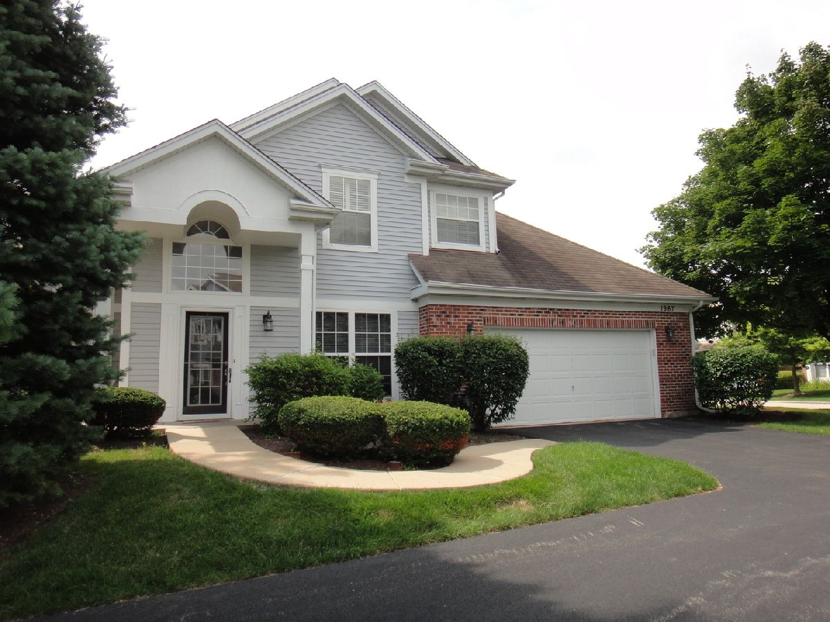 Townhomes & Condos & Homes Sold Lake Arlington Arlington Heights Illinois, 1967 Silver Lake