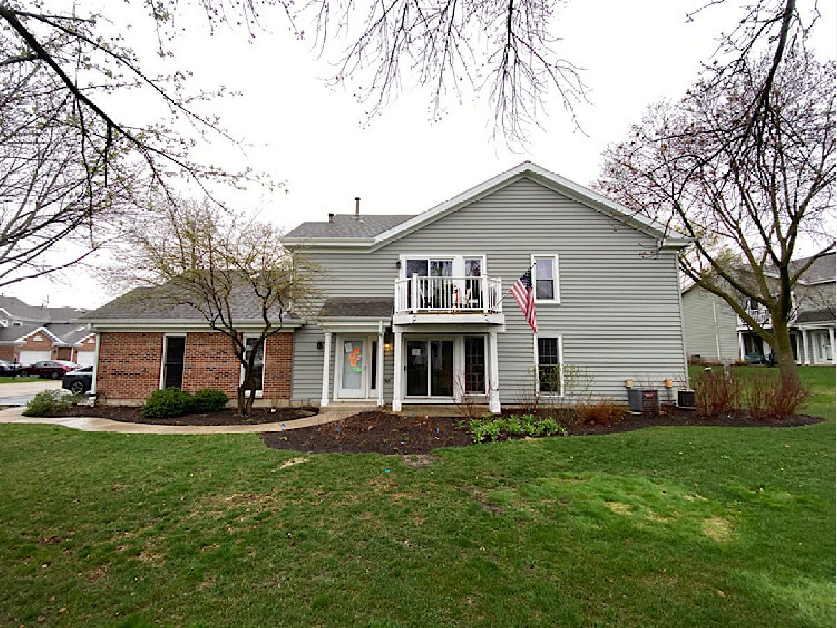 Townhomes & Condos & Homes Sold Lake Arlington Arlington Heights Illinois, 1956 Coldspring