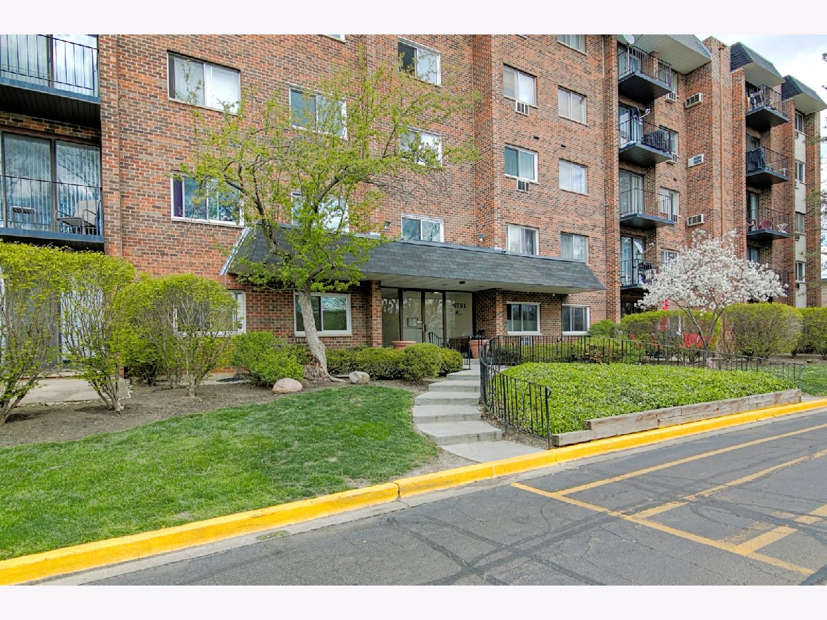 Condominiums & Homes Rented St Joseph Creek Lisle Illinois, 4731 Saint Joseph Creek