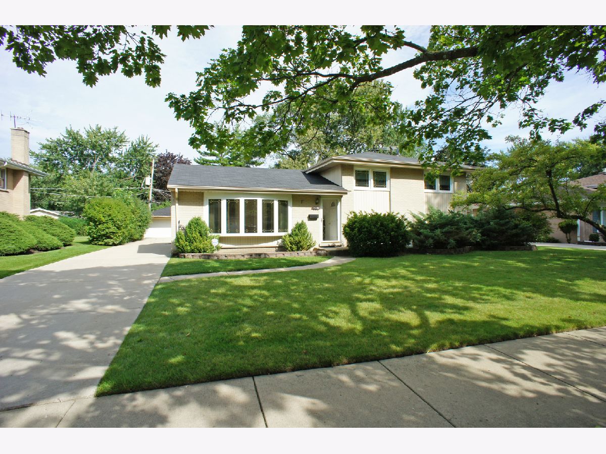 Homes Rented Glenview Terrace Glenview Illinois, 225 Michael Manor