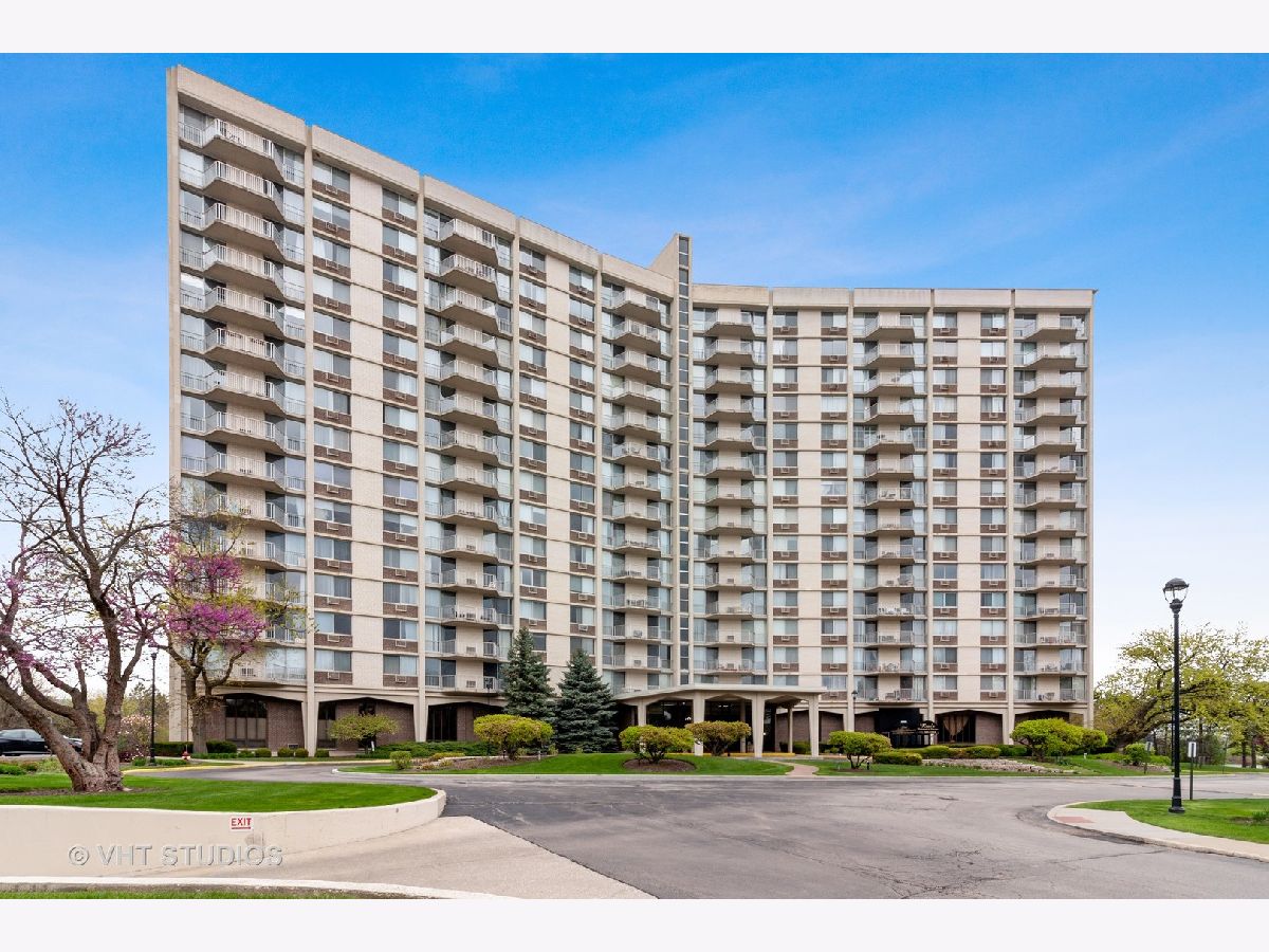 Oak Brook Towers Oak Brook IL, Condos & Townhomes For Sale & For Rent