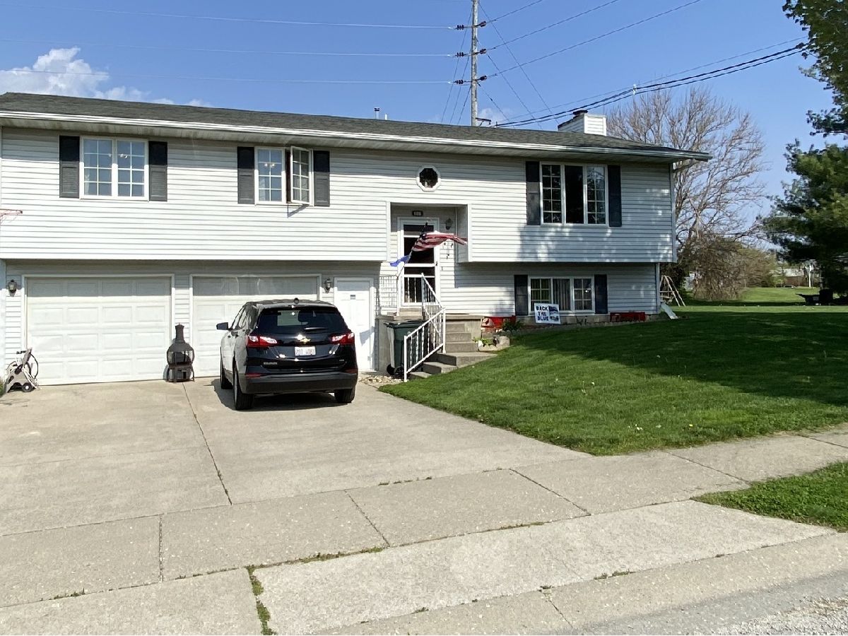 Homes & Condos & Townhomes Sold Cedarside Clinton Illinois, 111 Cedar