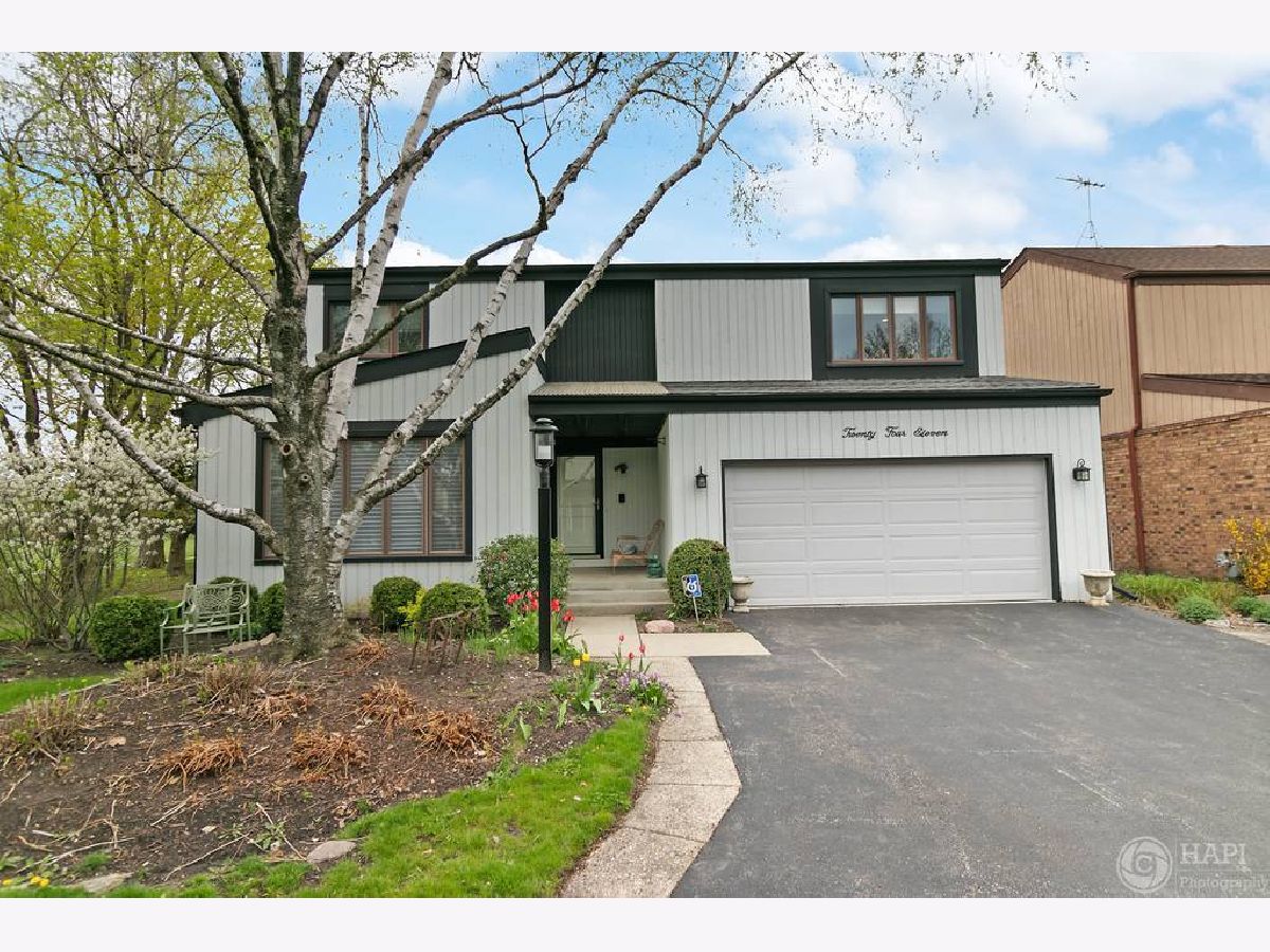 Homes & Condos & Townhomes Rented Cobblewood Northbrook Illinois, 2411 Brian