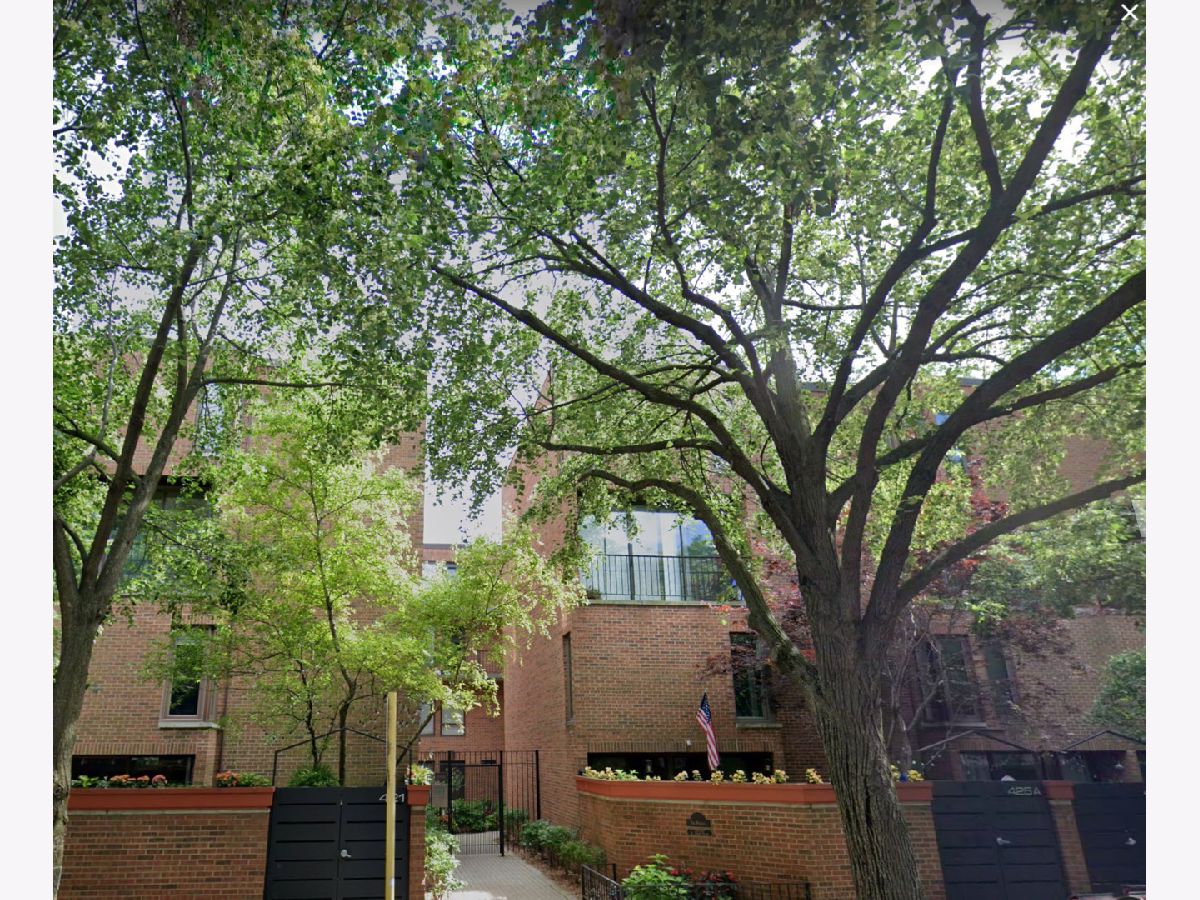 Townhomes & Condos Rented The Portals Chicago Illinois, 429 Grant