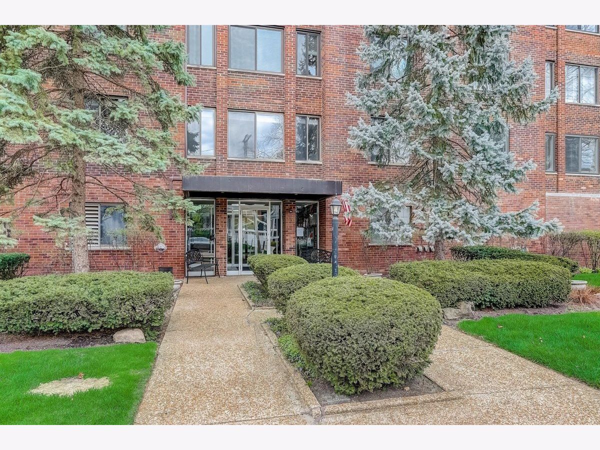 Condominiums Sold Royal Dunton Arlington Heights Illinois, 110 Dunton