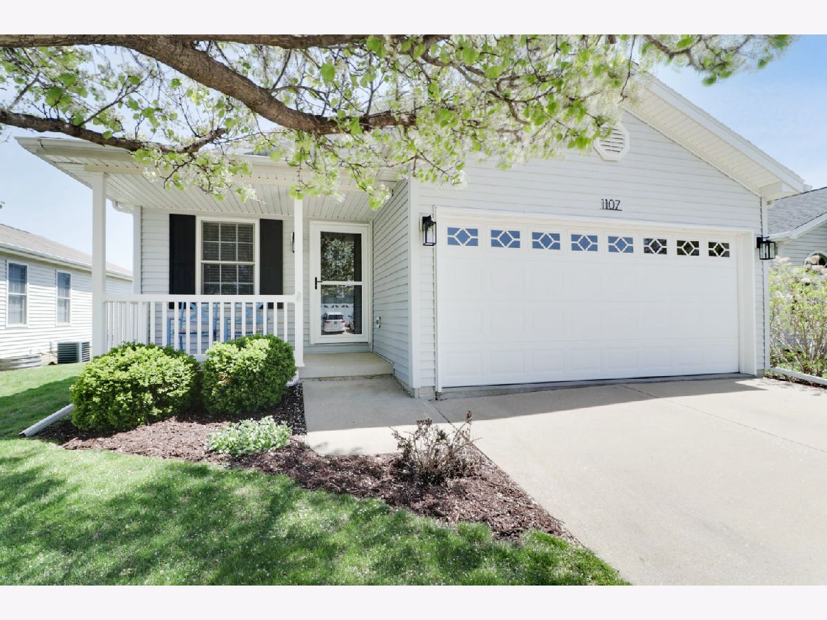 Homes & Condos & Townhomes Sold Mcgraw Park Bloomington Illinois, 1107 Rader Run
