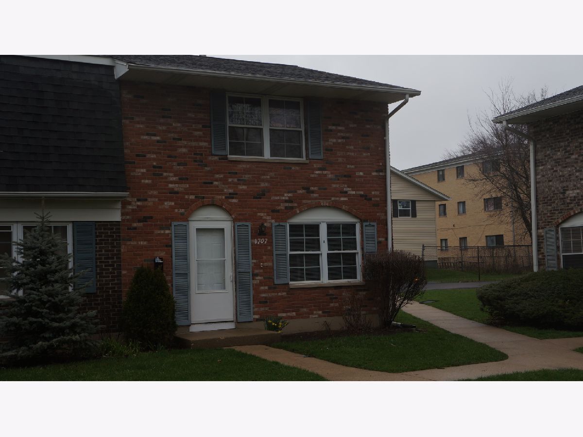 Homes & Townhomes Rented Woodland Heights Streamwood Illinois, 1707 Mckool