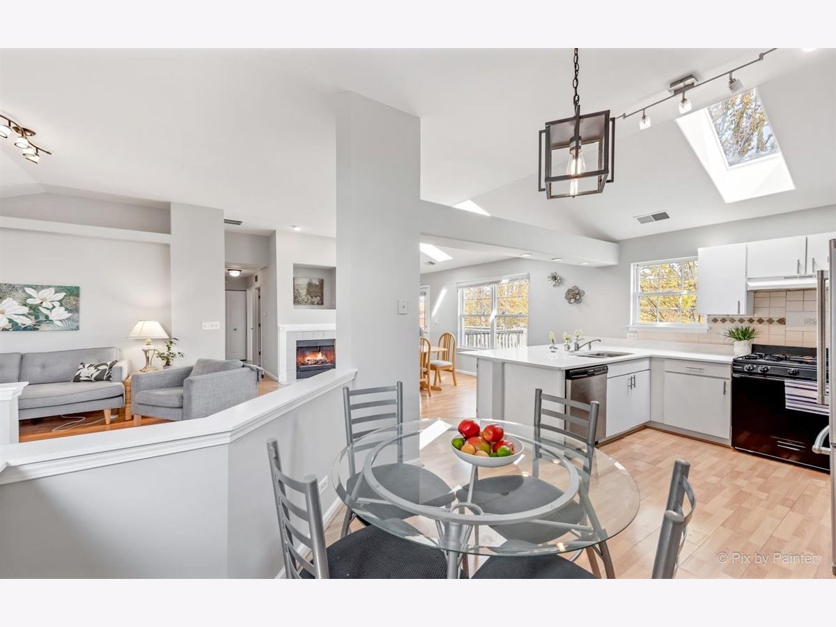 Townhomes Sold Hidden Glen Glendale Heights Illinois, 2263 Lake Ridge