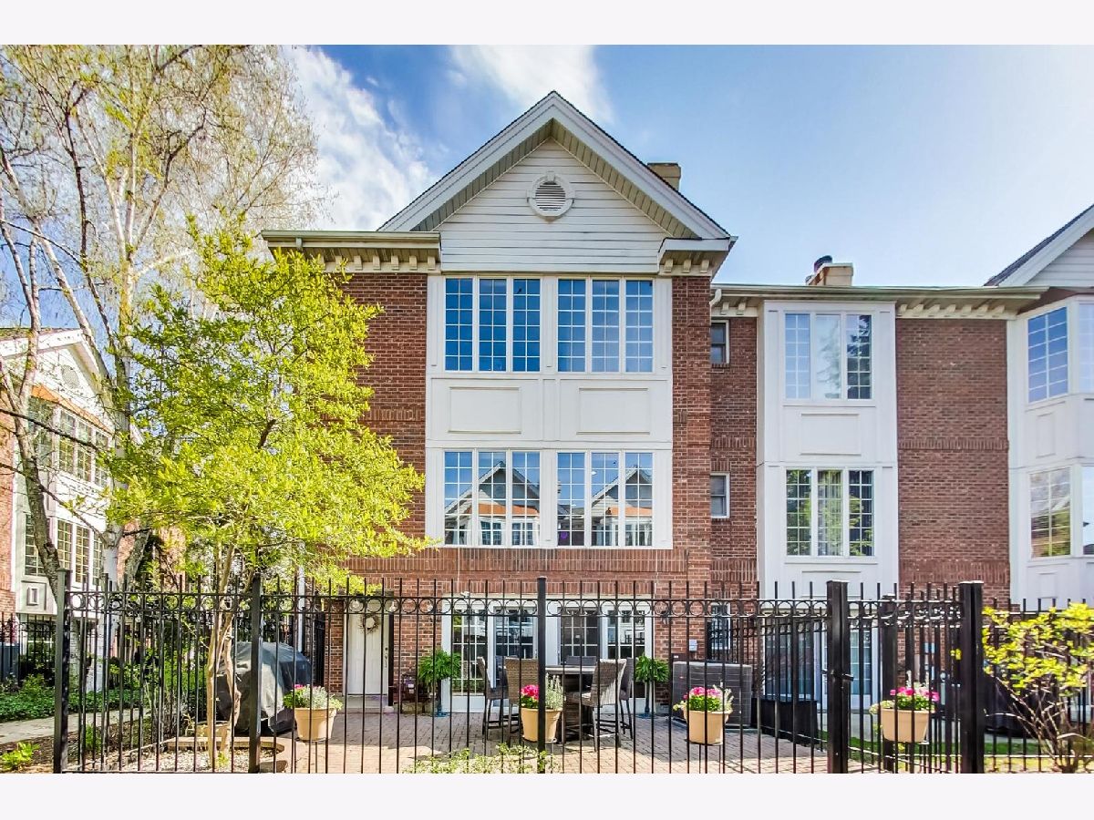 Townhomes Sold Tuscany Club Villas Chicago Illinois, 1152 Polk