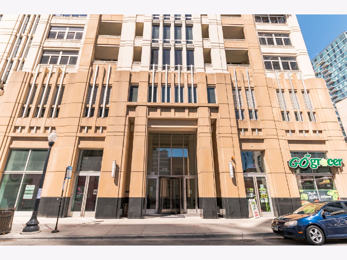 Condominiums Sold Michigan Avenue Towers Chicago Illinois, 1400 Michigan