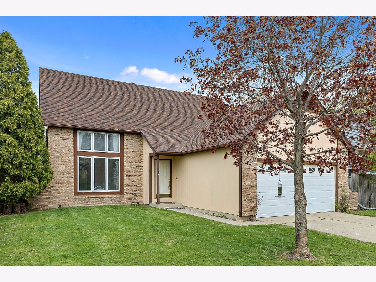 Homes Sold Settlers Lake Streamwood Illinois, 102 Abbeywood
