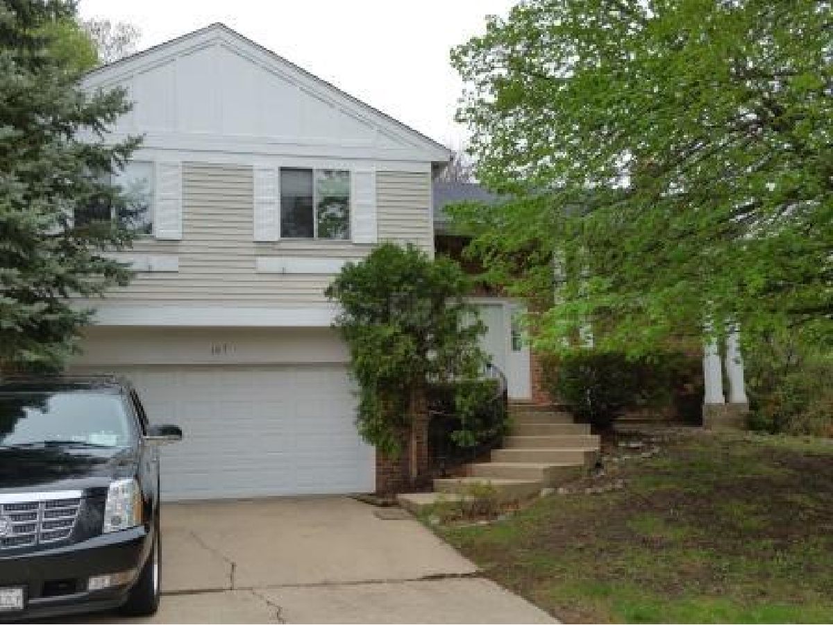 Homes Rented Northwoods Buffalo Grove Illinois, 107 Horatio
