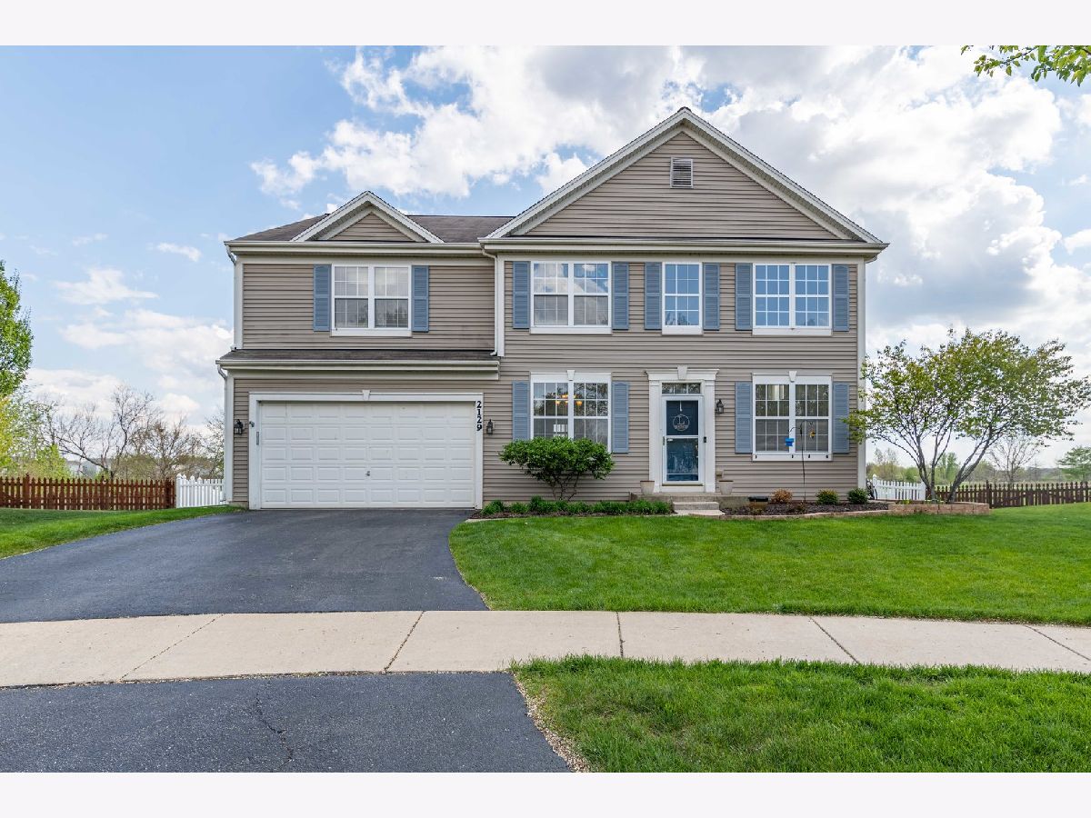 Homes Sold Orchard Prairie North Montgomery Illinois, 2129 Emma