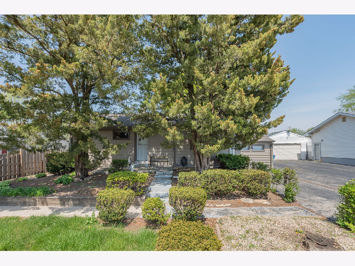 Homes & Condos & Townhomes Sold Raynor Hills Estate Crest Hill Illinois, 1610 Marlboro